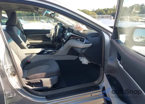 2018 Toyota Camry Le из США, поврежденный, VIN 4T1B11HK9JU143469